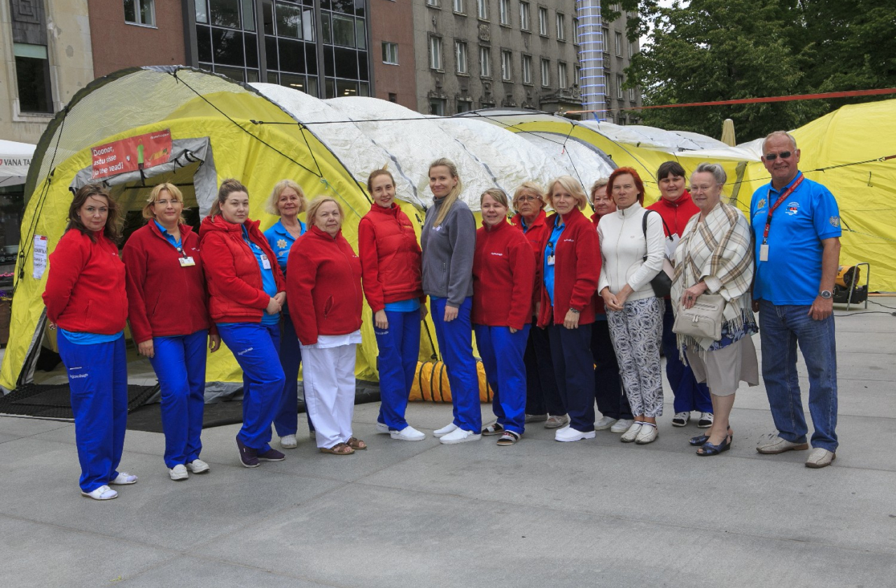 Verekeskuse töötajad Tallinnas Vabaduse väljakul Verekeskuse töötajad Tallinnas Vabaduse väljakul