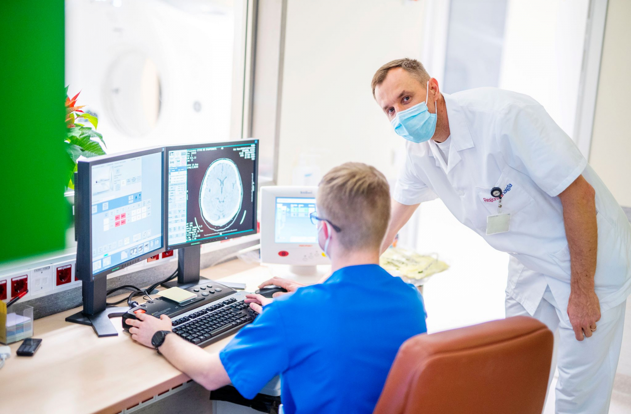 Dr Siim Schneider Dr Siim Schneider